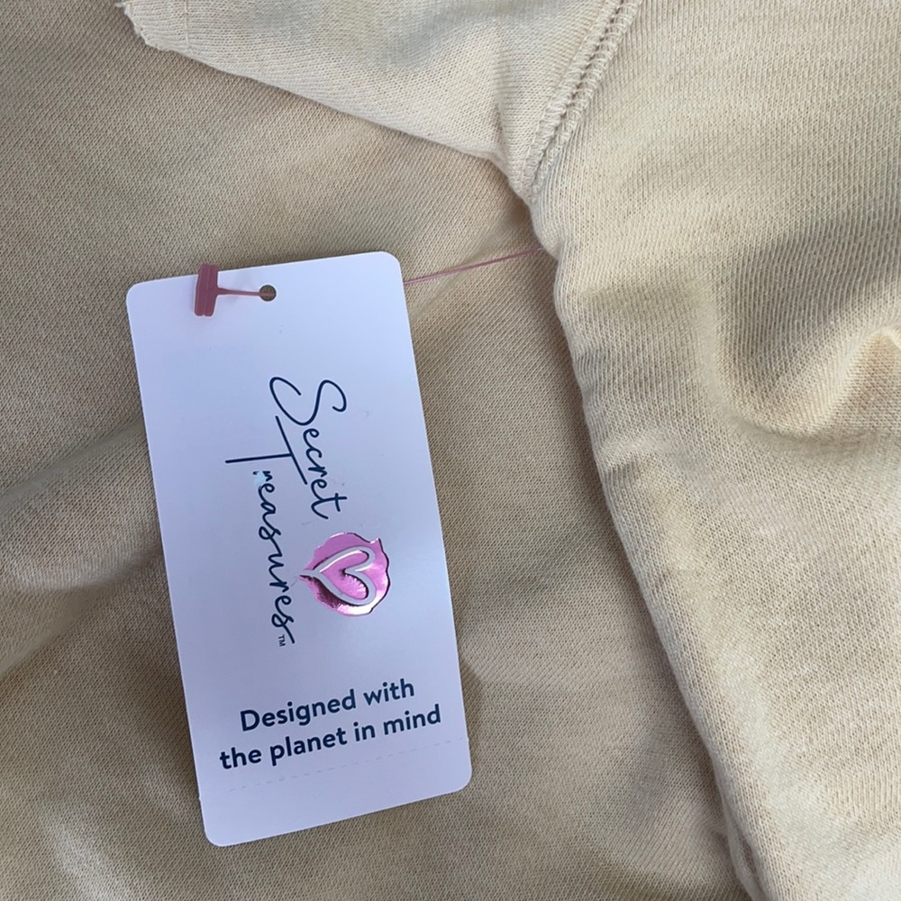 NWT medium Sleep Top for Women from Secret Treasures - Picture 5 of 6